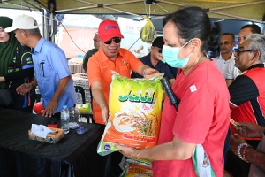 Walkabout YB Menteri KPKM ke Jualan Agro MADANI