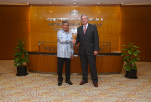 Kunjungan Hormat Delegasi Uruguay ke atas YBM KPKM